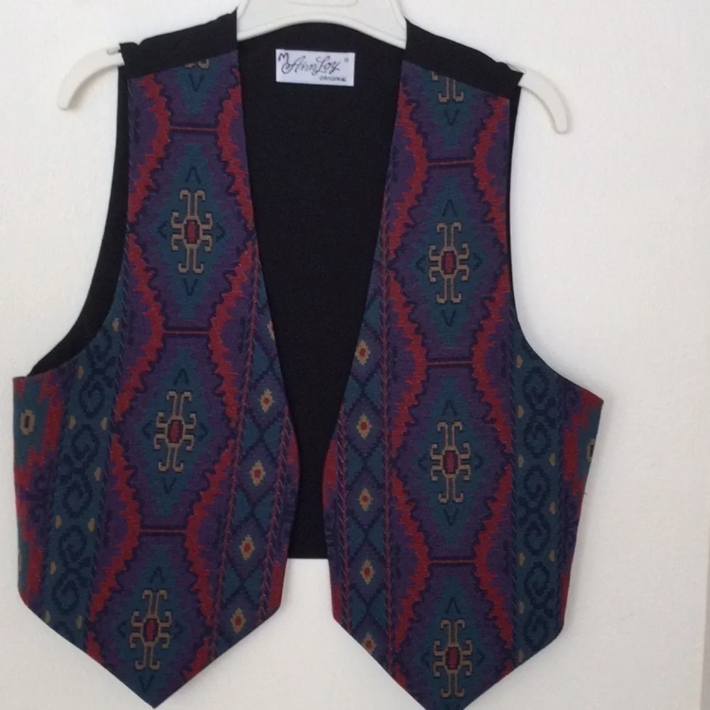 Ann Loy Original Vest Beautiful colors green red and lavender size M NWOT #379